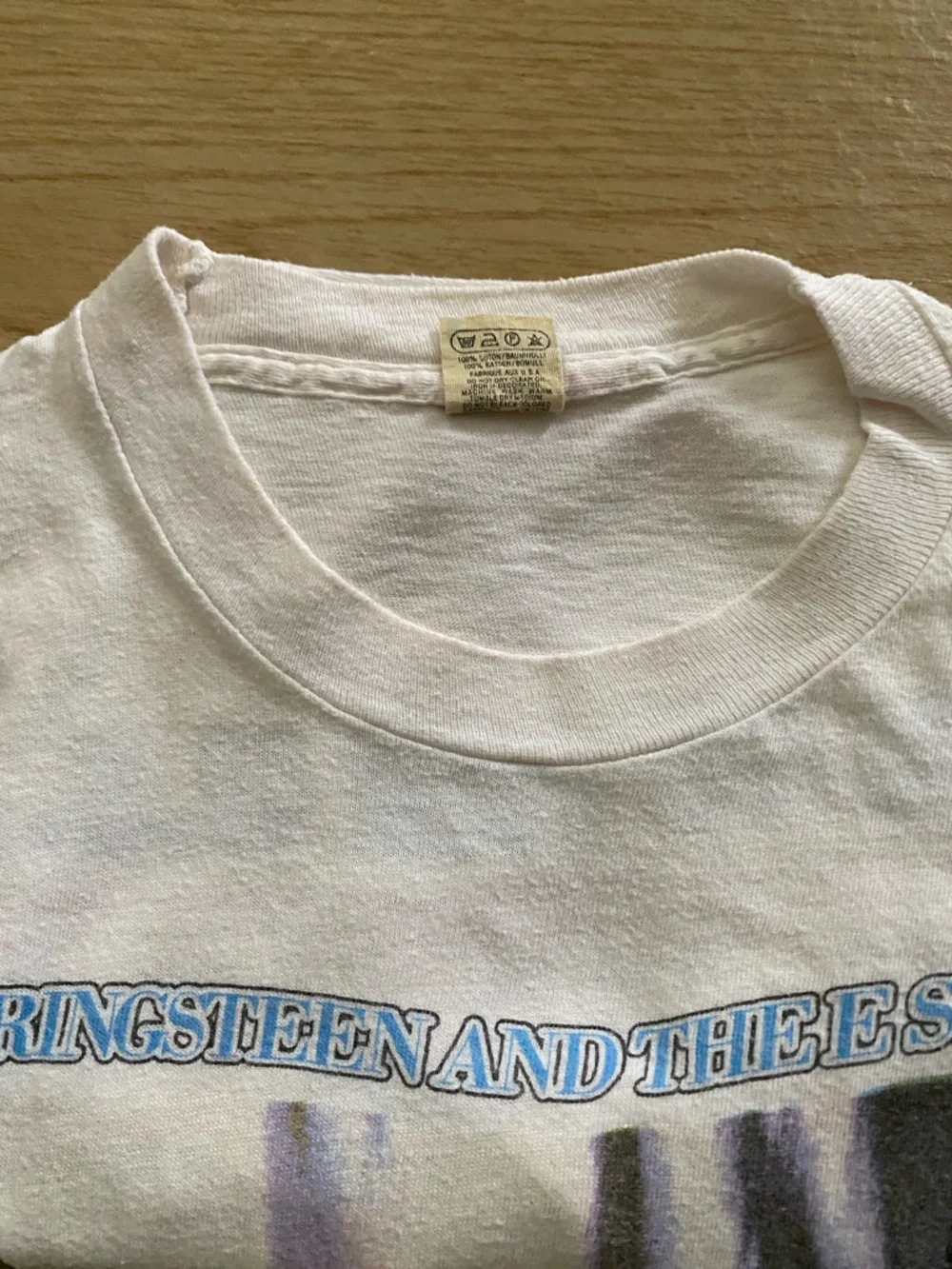 VINTAGE BRUCE SPRINGSTEEN CONCERT WHITE TEE SIZE MEDIUM, PRELOVED 1984-1985 - Picture 7 of 16
